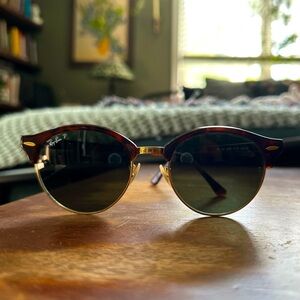 Rounded Clubmaster-style polarized tortoiseshell Ray-Bans